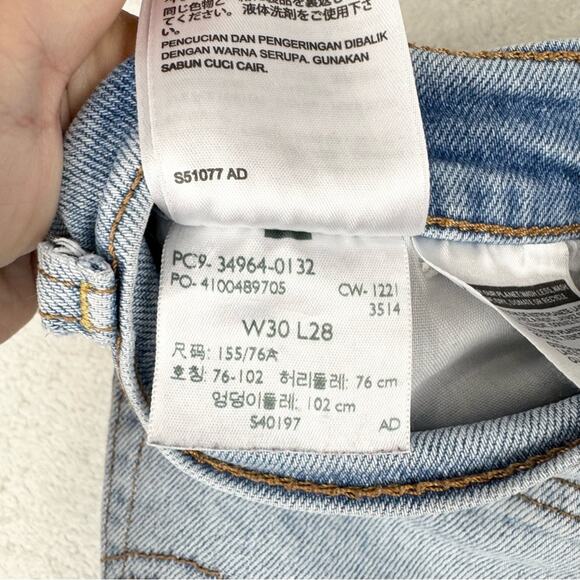 Levi's Women's Wedgie Straight Fit Distressed Knee Jeans Light Wash Size 30 - Picture 15 of 15